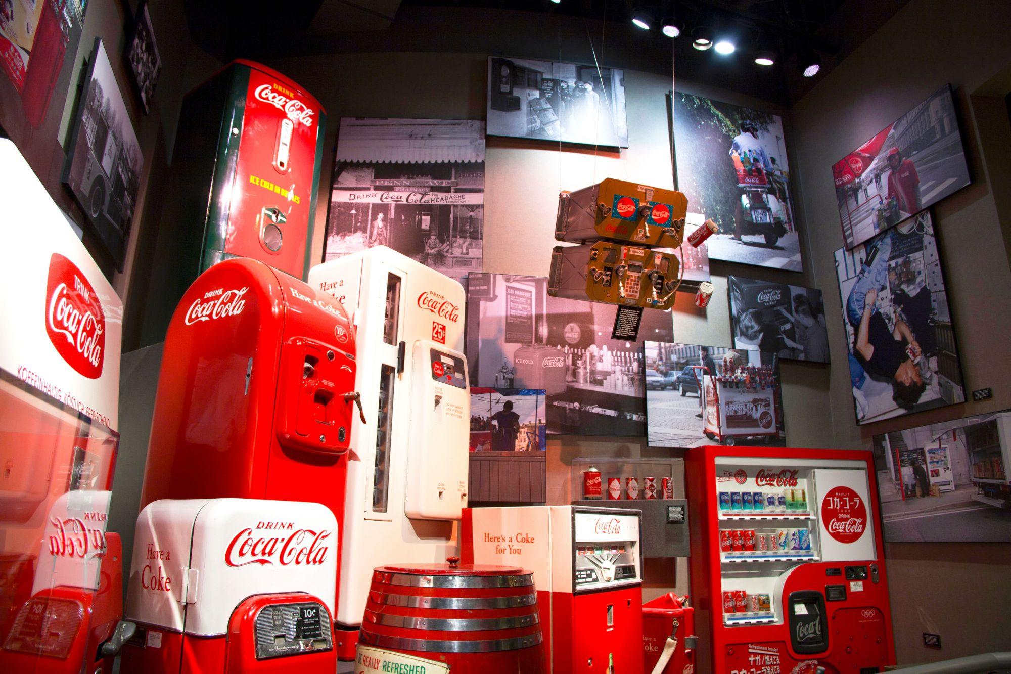 Scopri il museo World of Coca-Cola nel Centennial Olympic Park di Atlanta © karenfoleyphotography/Alamy Stock Photo